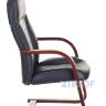 офисное Бюрократ T-9923WALNUT-AV/BL на полозьях низкая спинка черный обивка кожа каркас металл в Москве и РФ